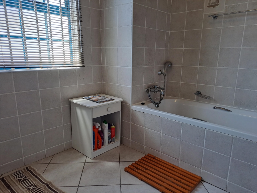 To Let 3 Bedroom Property for Rent in Gordons Bay Central Western Cape